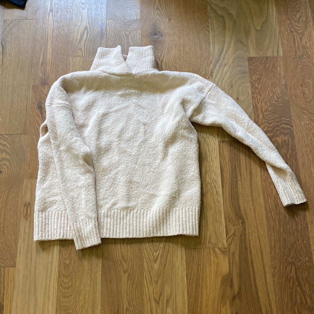 10/$25 French Connection// light pink sweater, size M